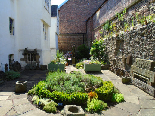 Monuments Garden in Museum of Edinburgh